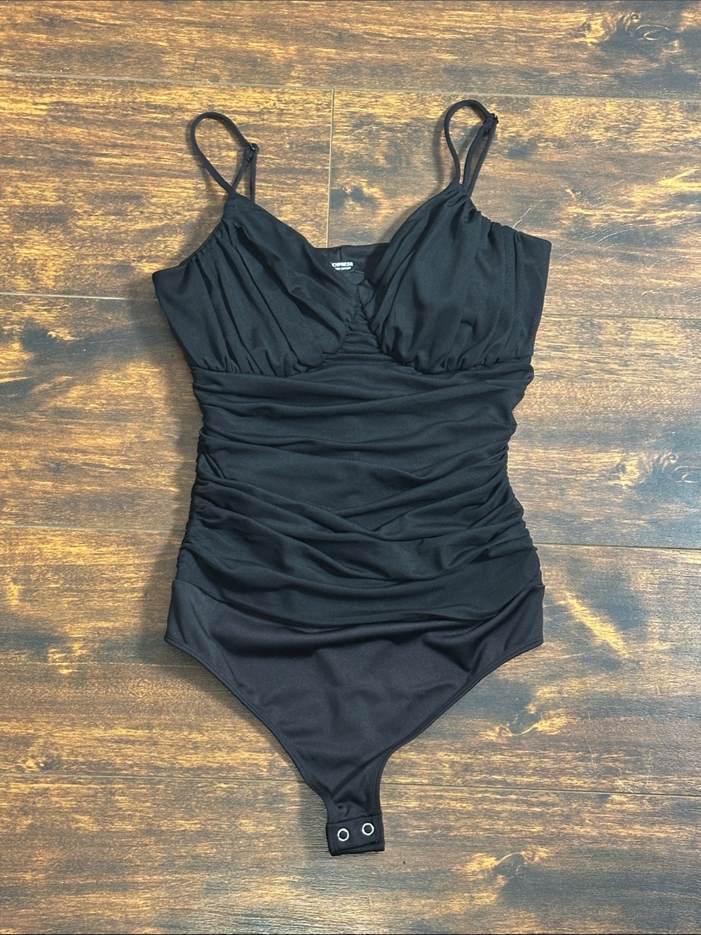 Express Body Contour Black Ruched V-Neck Bodysuit S 🖤 Flattering Layering Queen